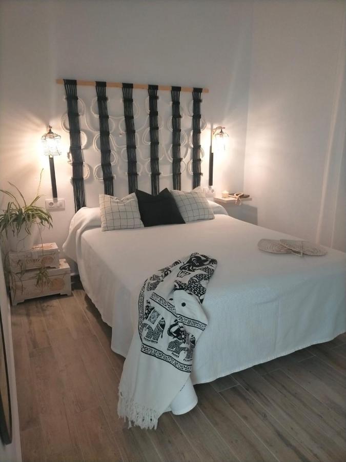 Ishel Trafalgar Zahora Extérieur photo